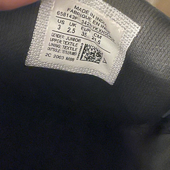 Black Converse - Picture 2 of 2